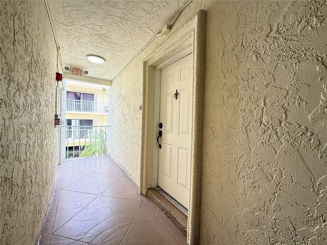 9301 SW 92nd Ave A213, Miami, FL 33176