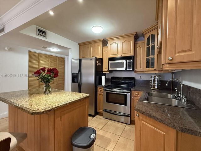 9301 SW 92nd Ave A213, Miami, FL 33176