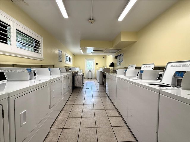 9301 SW 92nd Ave A213, Miami, FL 33176