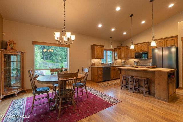1573 E Chanticleer Ct, Hayden, ID 83835