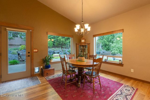 1573 E Chanticleer Ct, Hayden, ID 83835