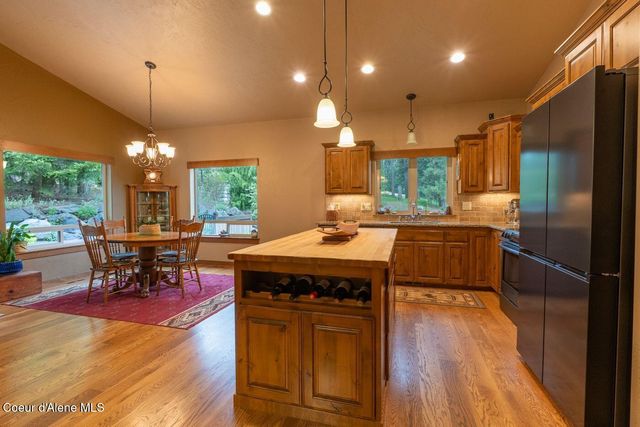 1573 E Chanticleer Ct, Hayden, ID 83835