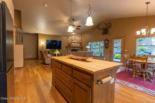 1573 E Chanticleer Ct, Hayden, ID 83835