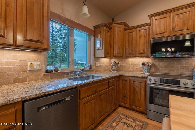 1573 E Chanticleer Ct, Hayden, ID 83835