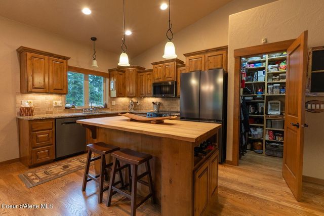 1573 E Chanticleer Ct, Hayden, ID 83835