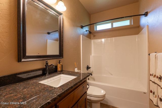 1573 E Chanticleer Ct, Hayden, ID 83835