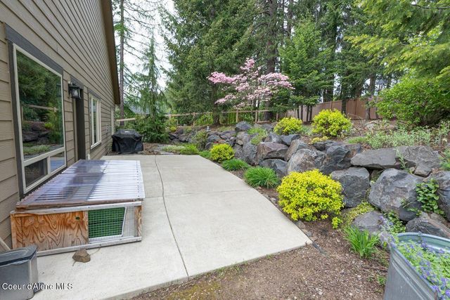 1573 E Chanticleer Ct, Hayden, ID 83835