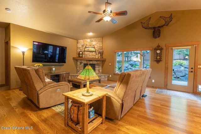 1573 E Chanticleer Ct, Hayden, ID 83835