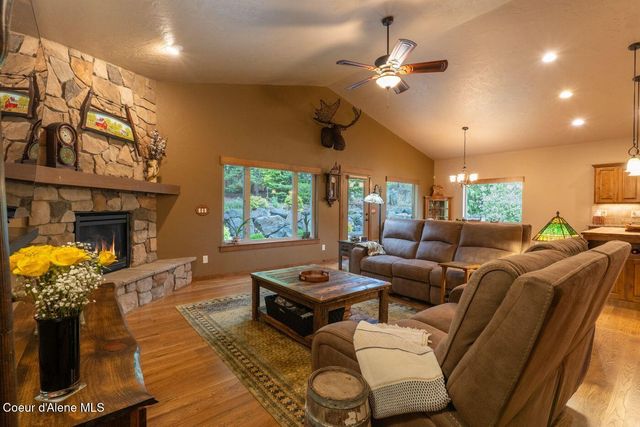 1573 E Chanticleer Ct, Hayden, ID 83835