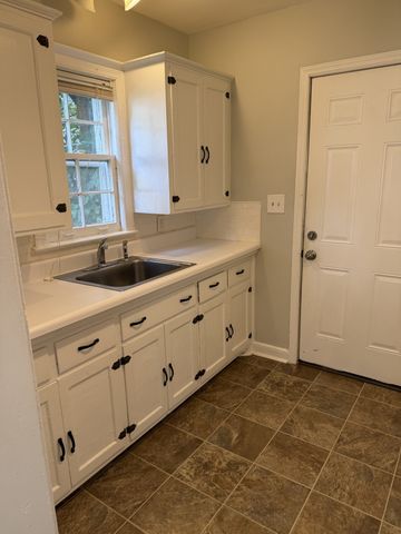 2031 Benjamin St, Nashville, TN 37206