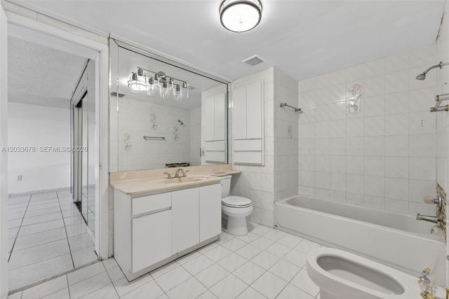 20 E 52nd Pl, Hialeah, FL 33013