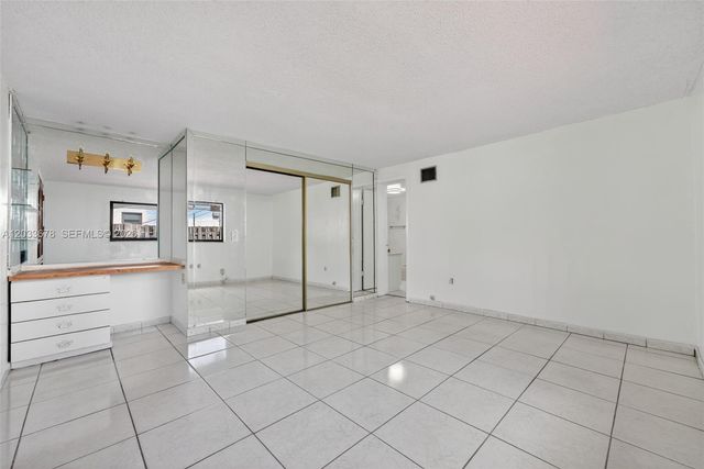 20 E 52nd Pl, Hialeah, FL 33013