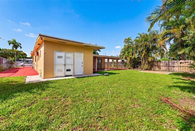 20 E 52nd Pl, Hialeah, FL 33013