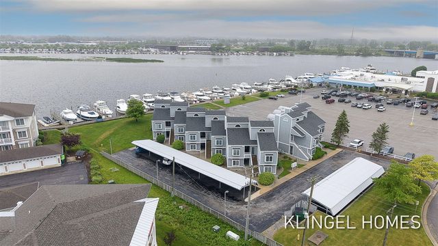110 Millpoint Drive 10, Spring Lake, MI 49456