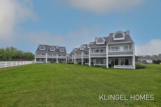 110 Millpoint Drive 10, Spring Lake, MI 49456