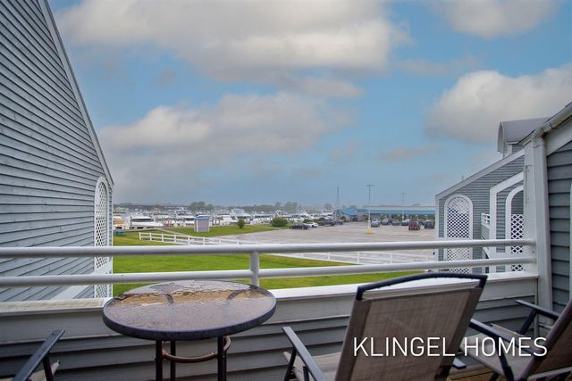110 Millpoint Drive 10, Spring Lake, MI 49456
