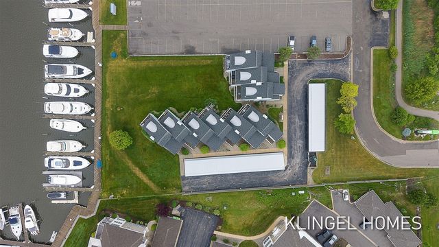 110 Millpoint Drive 10, Spring Lake, MI 49456