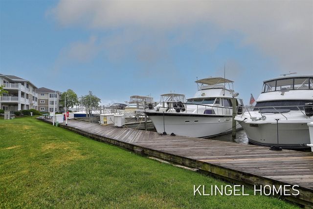 110 Millpoint Drive 10, Spring Lake, MI 49456