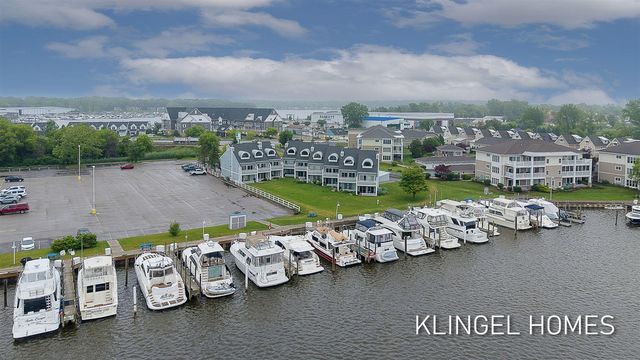 110 Millpoint Drive 10, Spring Lake, MI 49456