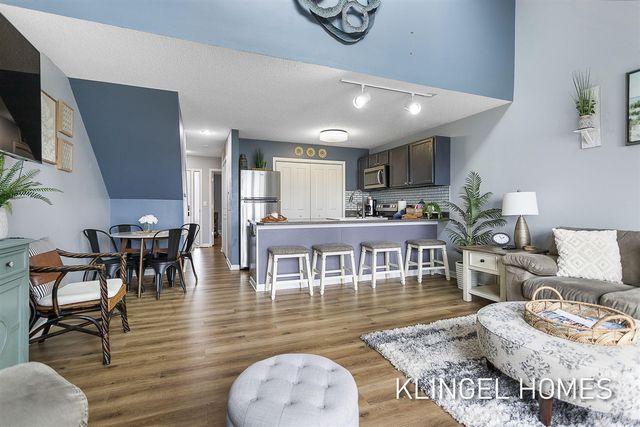 110 Millpoint Drive 10, Spring Lake, MI 49456