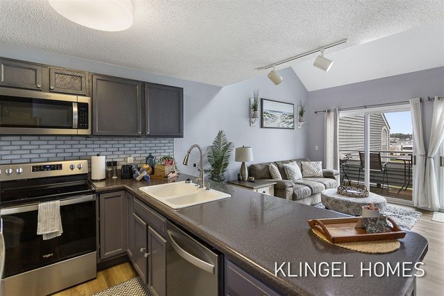 110 Millpoint Drive 10, Spring Lake, MI 49456