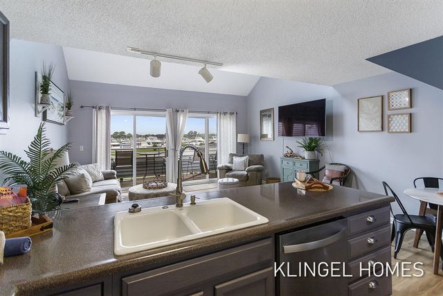 110 Millpoint Drive 10, Spring Lake, MI 49456