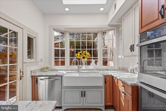 2828 27TH ST NW, Washington, DC 20008