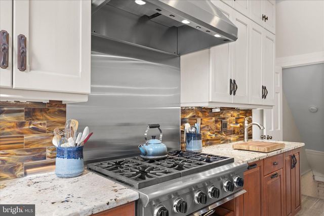 2828 27TH ST NW, Washington, DC 20008