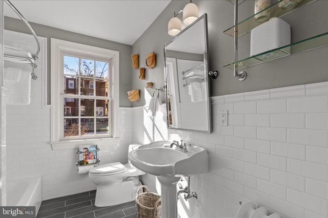 2828 27TH ST NW, Washington, DC 20008