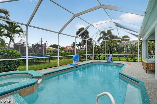 2608 Sunvale CT, Cape Coral, FL 33991