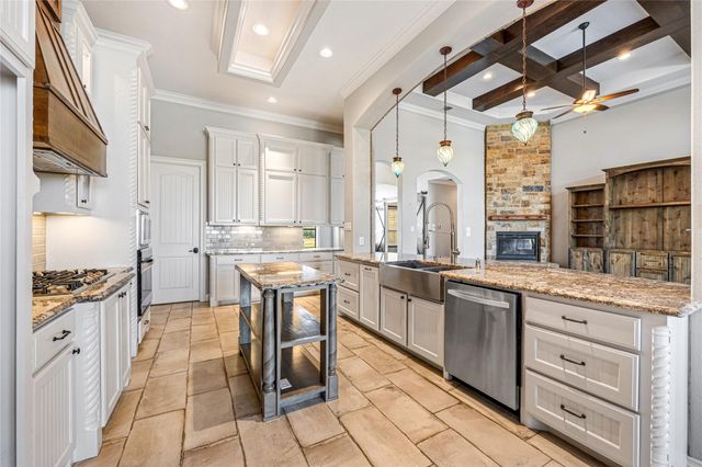 75 Grandview Boulevard, Montgomery, TX 77356