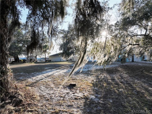 9312 E Gospel Island Road, Inverness, FL 34450