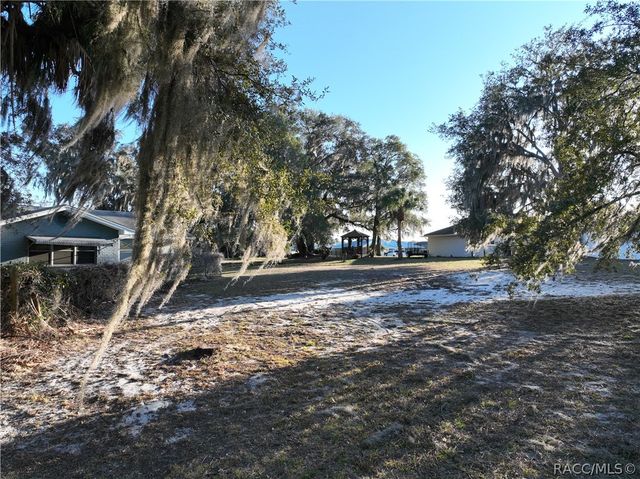 9312 E Gospel Island Road, Inverness, FL 34450