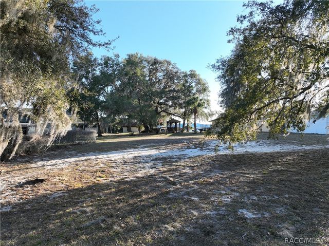 9312 E Gospel Island Road, Inverness, FL 34450