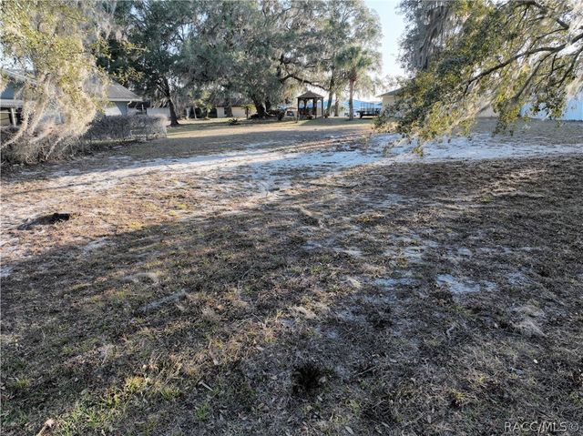 9312 E Gospel Island Road, Inverness, FL 34450