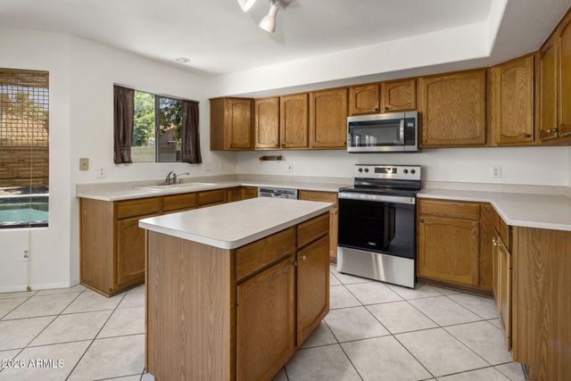 7396 W TARO Lane, Glendale, AZ 85308