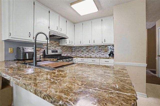 2358 Loren Falls Lane SW, Marietta, GA 30008