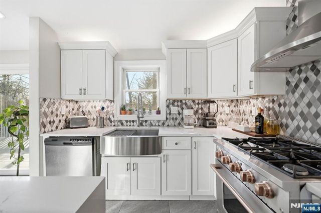 6 Ramsay Road, West Milford, NJ 07421