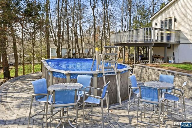 6 Ramsay Road, West Milford, NJ 07421
