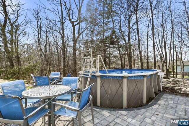 6 Ramsay Road, West Milford, NJ 07421