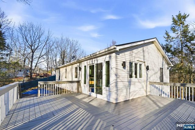 6 Ramsay Road, West Milford, NJ 07421