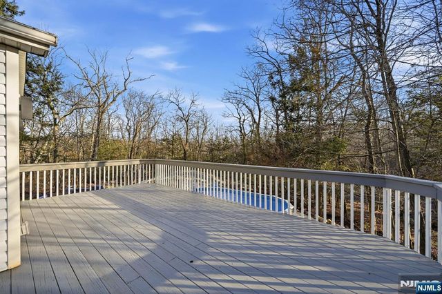6 Ramsay Road, West Milford, NJ 07421