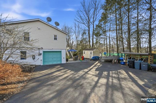 6 Ramsay Road, West Milford, NJ 07421