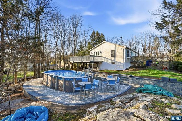 6 Ramsay Road, West Milford, NJ 07421