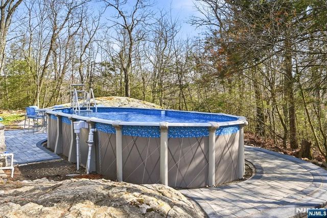 6 Ramsay Road, West Milford, NJ 07421