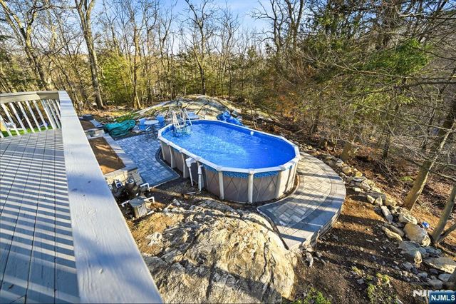 6 Ramsay Road, West Milford, NJ 07421