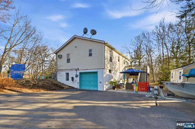 6 Ramsay Road, West Milford, NJ 07421