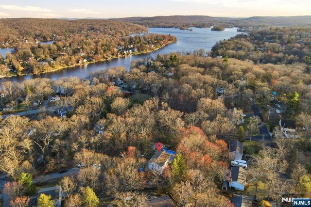6 Ramsay Road, West Milford, NJ 07421