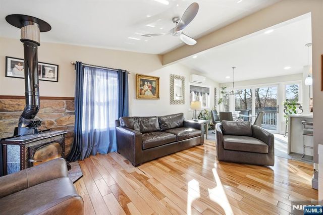 6 Ramsay Road, West Milford, NJ 07421
