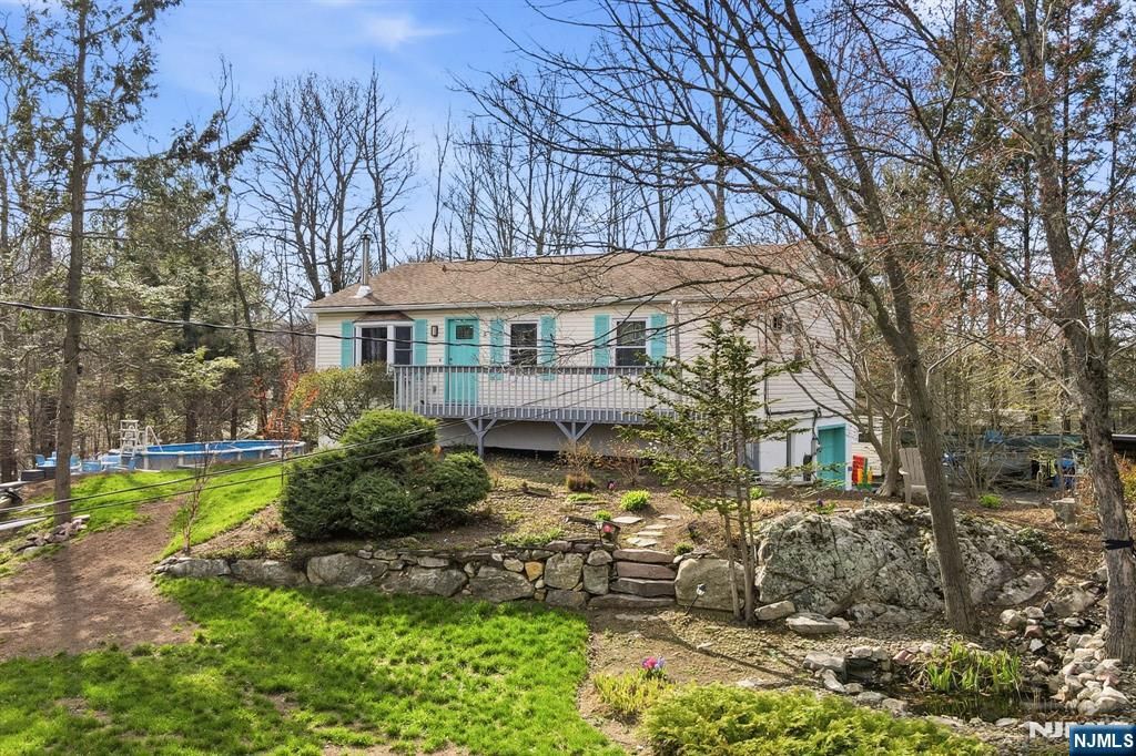 6 Ramsay Road, West Milford, NJ 07421